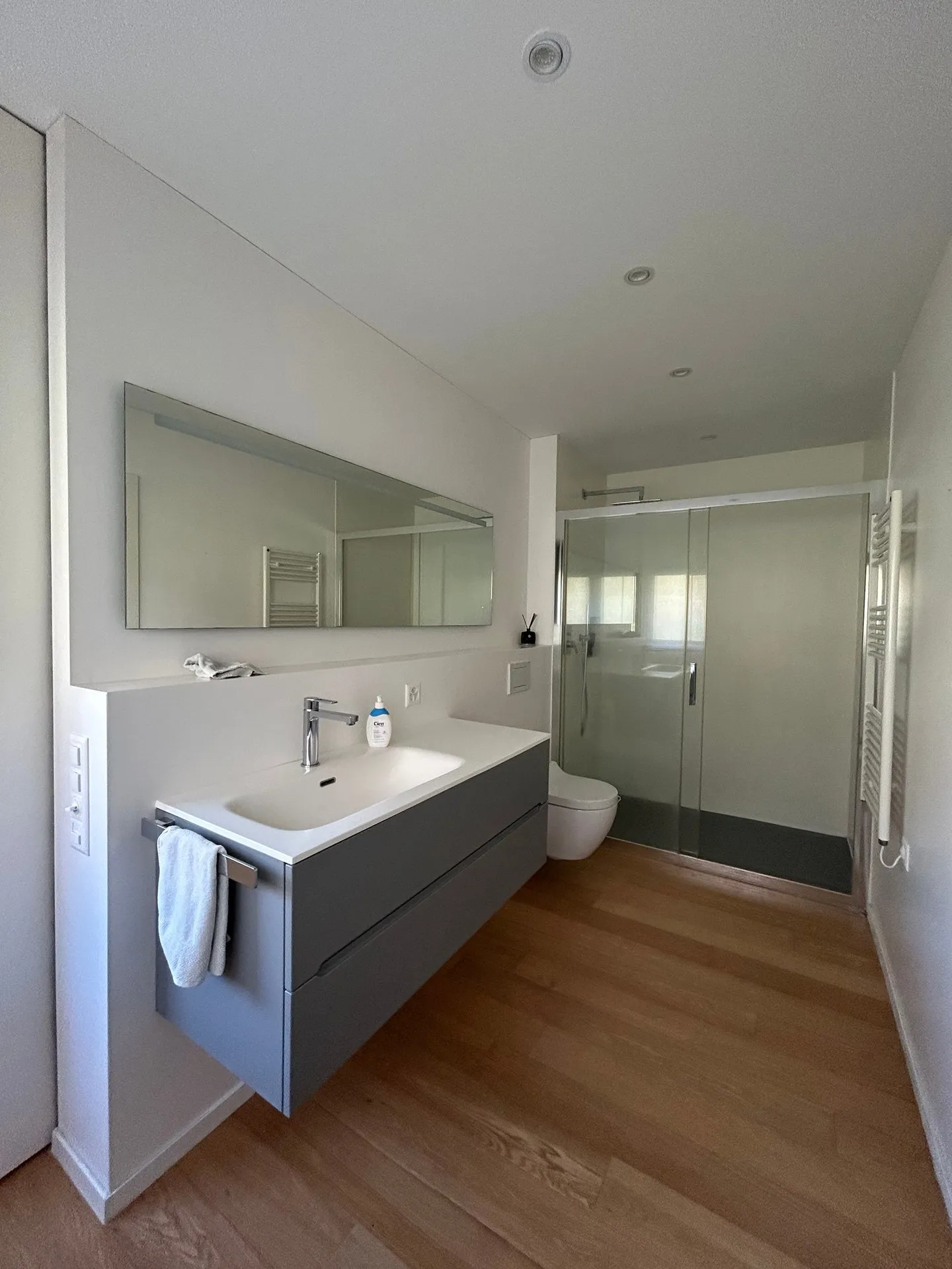 Spacious Apartment with Terrace - Photo 7 of 10