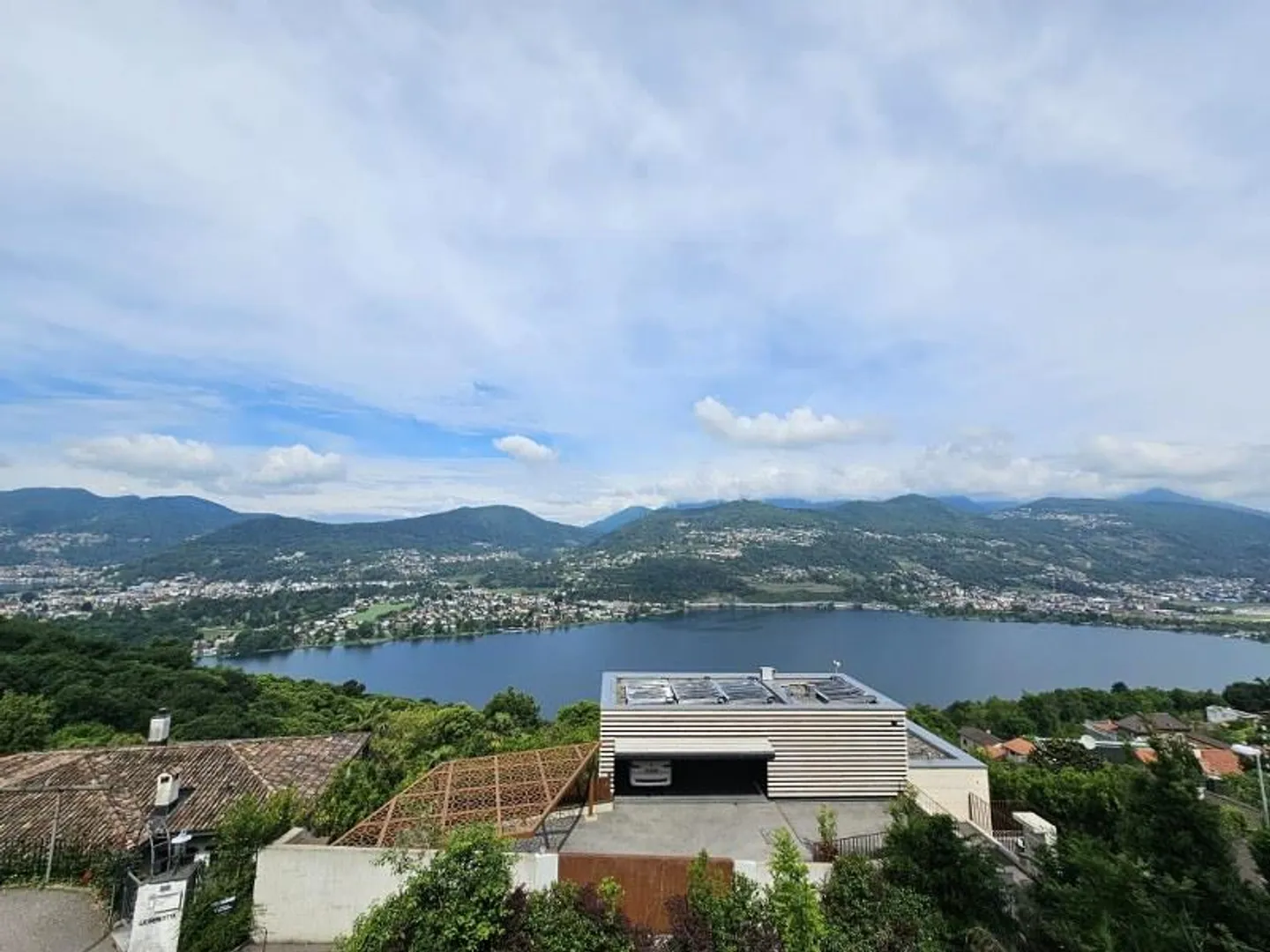 Unique opportunity in the Collina d'Oro - 776 sqm land with project... - Photo 3 of 11