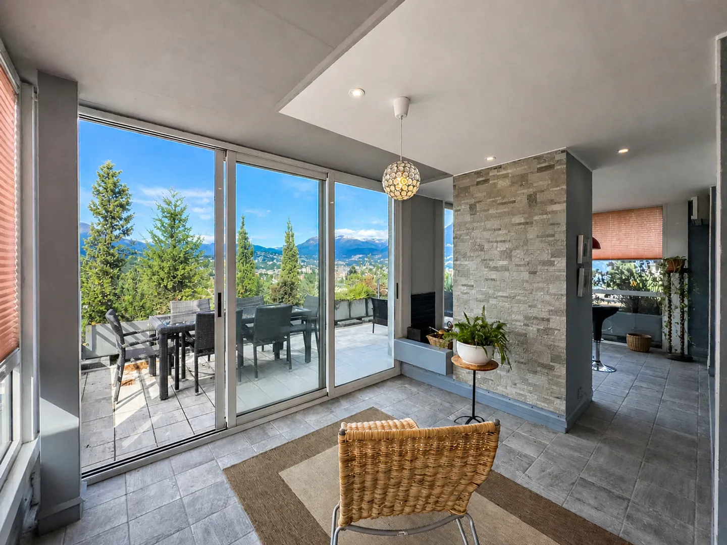 Attico con vista lago a Paradiso, disponibile anche come seconda residenza - Foto 10 di 16