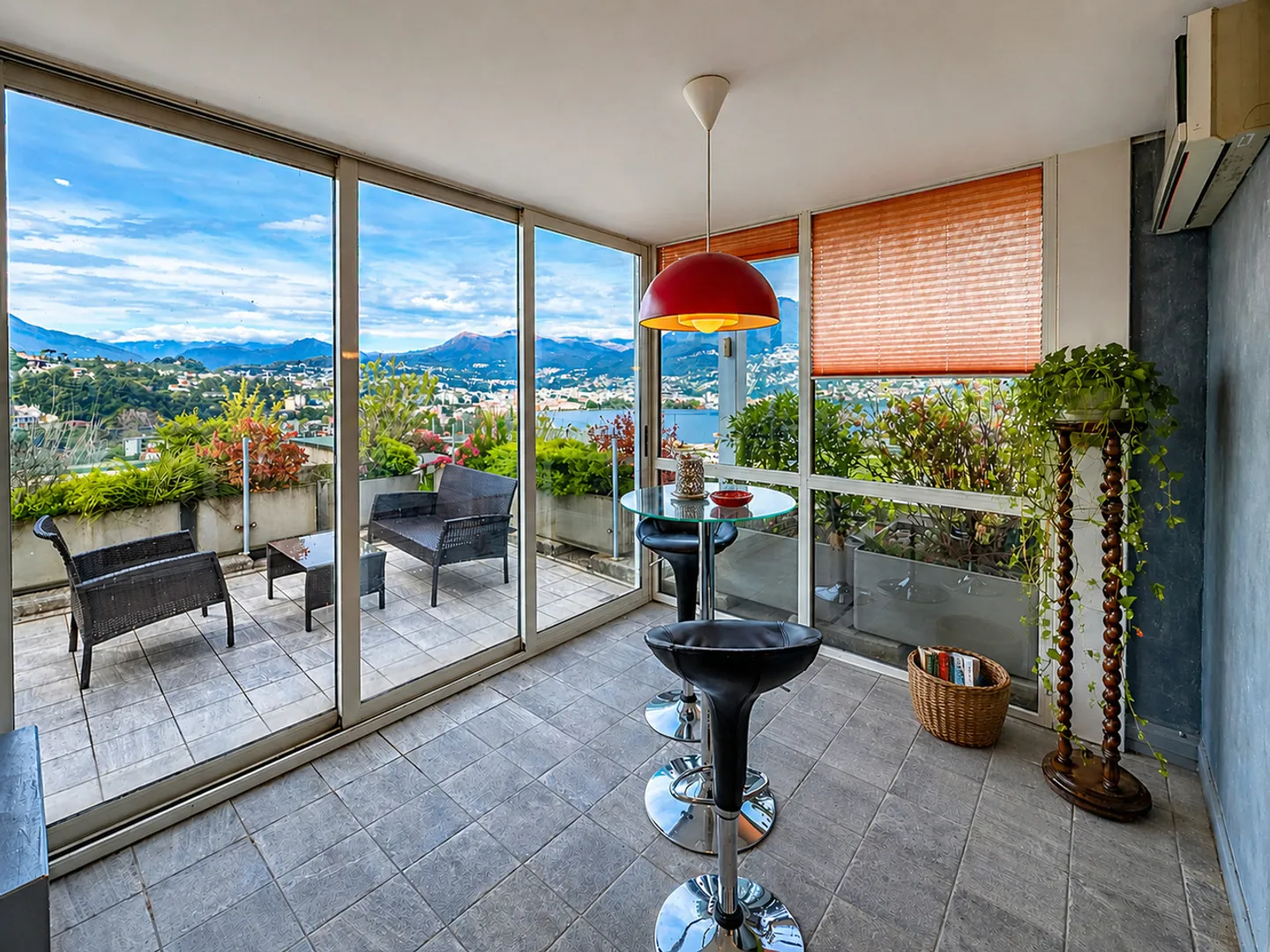 Attico con vista lago a Paradiso, disponibile anche come seconda residenza - Foto 12 di 16
