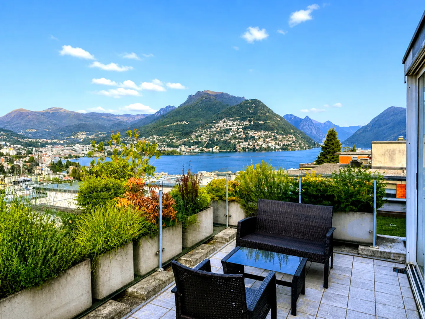 Attico con vista lago a Paradiso, disponibile anche come seconda residenza - Foto 13 di 16