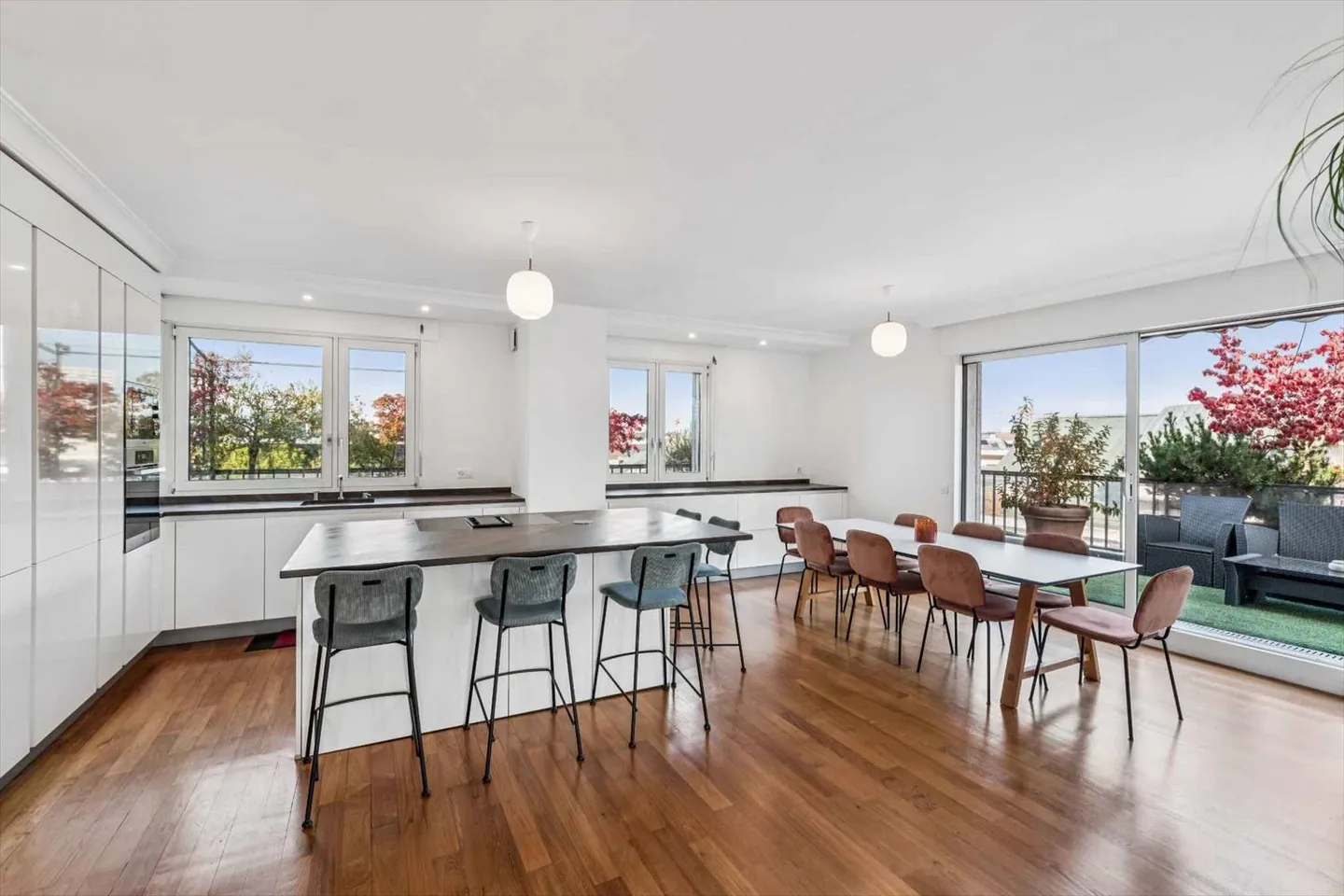EN EXCLUSIVITÉ ! Bel attique de 6 pièces avec terrasse de 141 m² - Photo 2 sur 12
