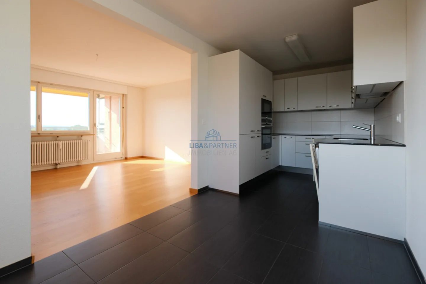 High above Binningen - charming 3.5-room apartment with breathtaking views - Photo 3 of 12