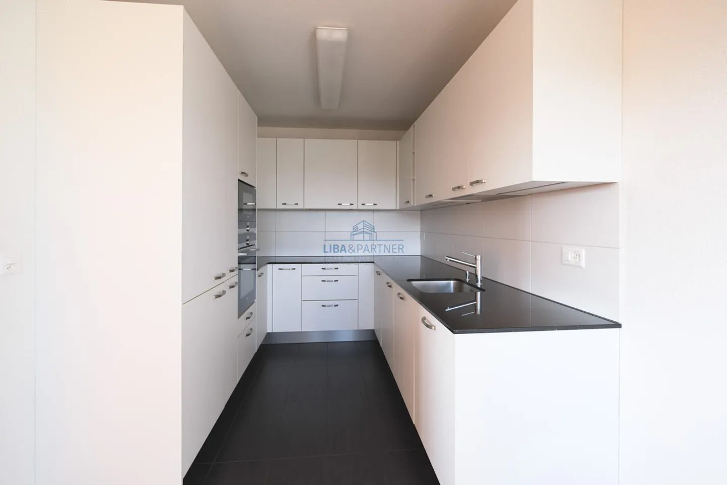 High above Binningen - charming 3.5-room apartment with breathtaking views - Photo 4 of 12
