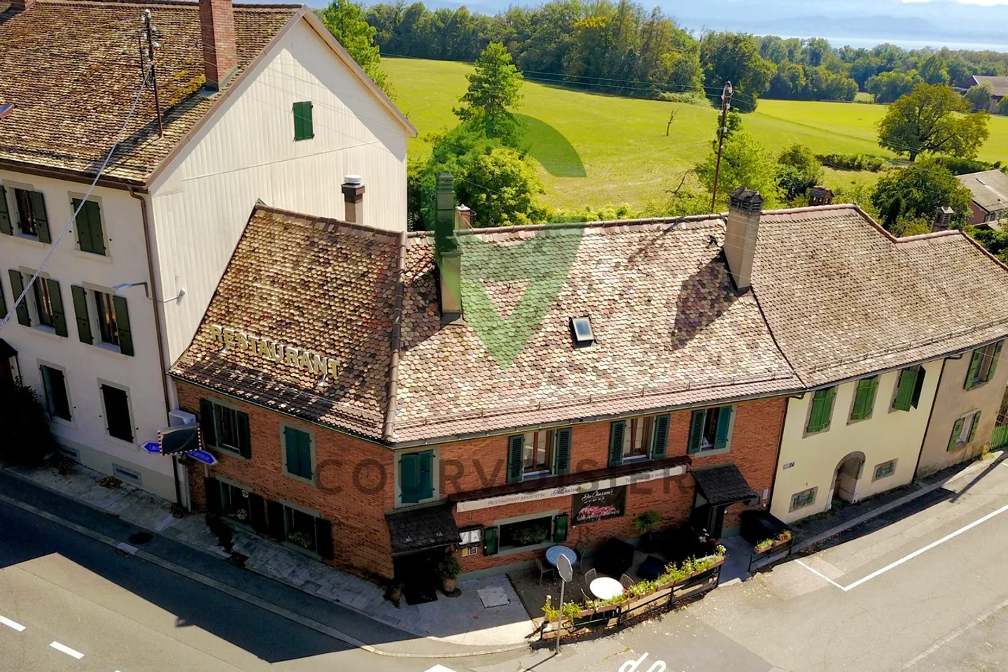 Gemischt genutztes Gebäude - Foto 2 von 5