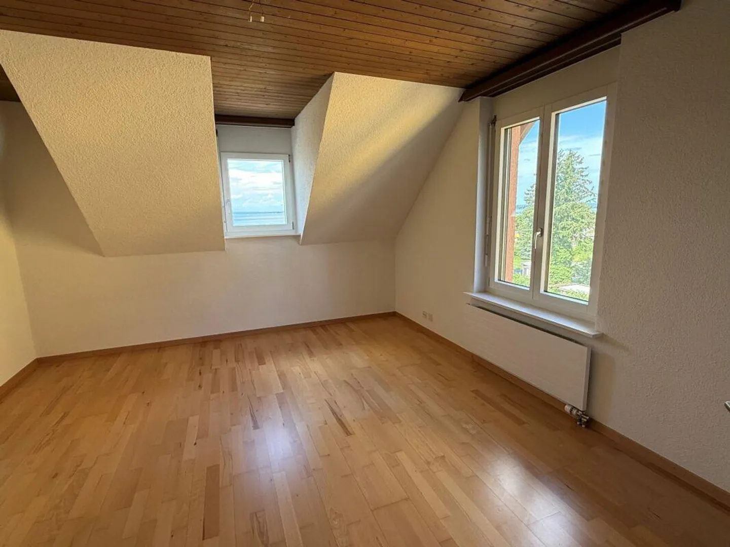 Appartamento duplex ristrutturato di 4,5 locali con vista sul lago vicino alla stazione - Foto 9 di 14