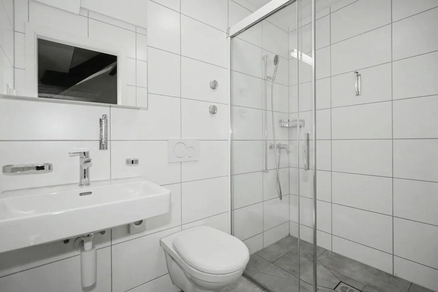 Moderno appartamento attico di 3,5 stanze con terrazza a Binningen - Foto 4 di 5