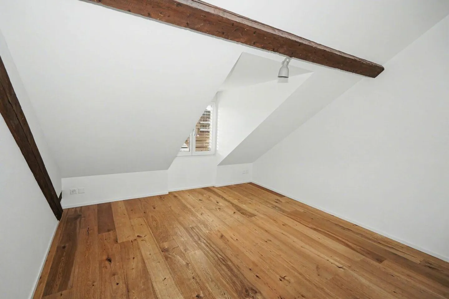 Moderno appartamento attico di 3,5 stanze con terrazza a Binningen - Foto 5 di 5