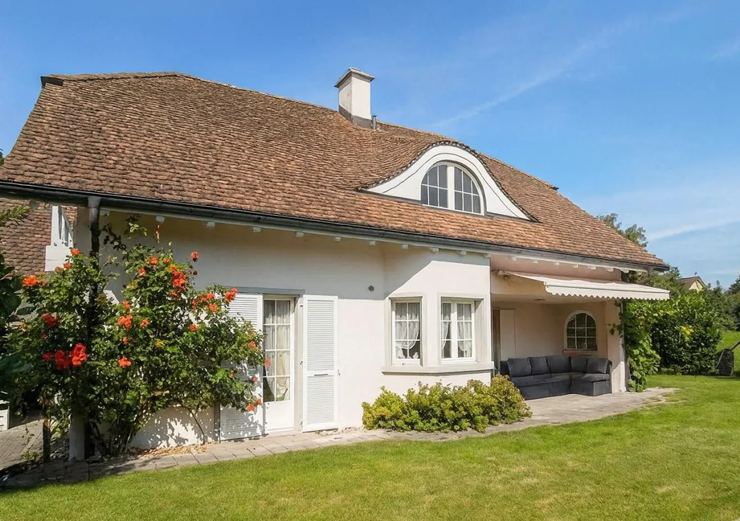 Ampia casa unifamiliare in una zona residenziale tranquilla - Foto 3 di 11