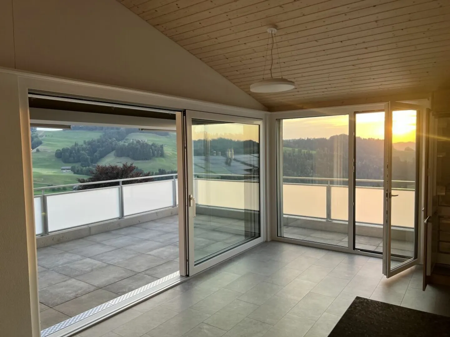 Appartamento di Lusso con Vista Mozzafiato - Foto 2 di 32