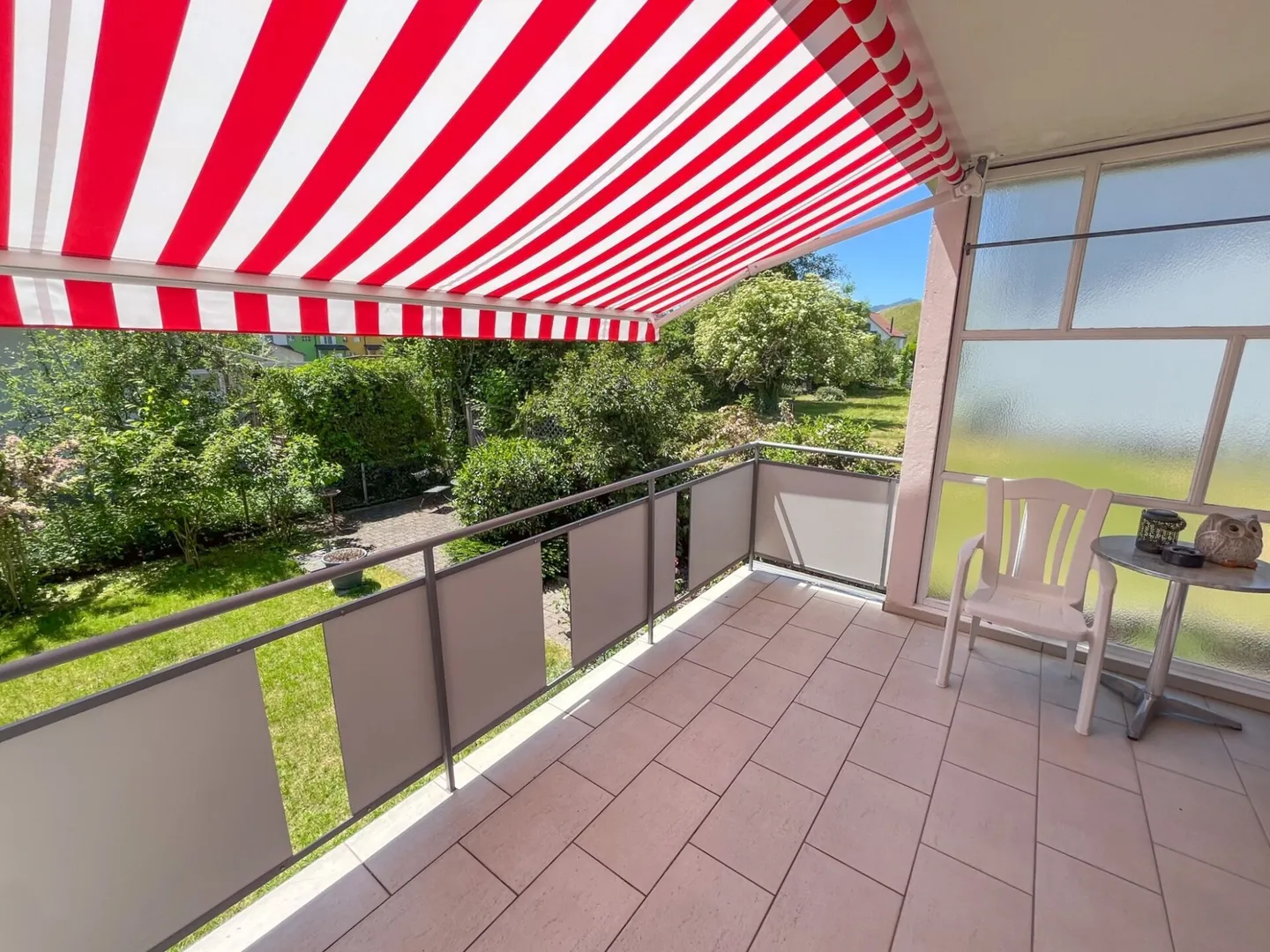 Maison individuelle spacieuse de 5,5 pièces avec grande terrasse - Photo 3 sur 16