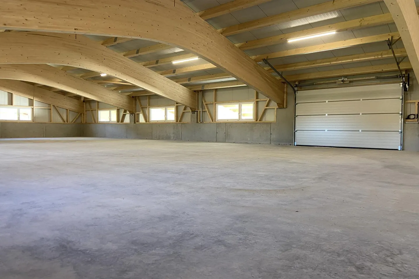 Salle commerciale au 1er étage - Photo 4 sur 8