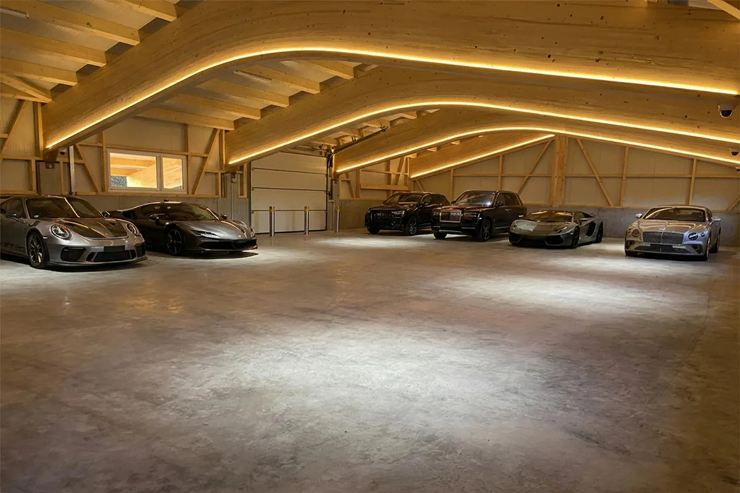 Salle commerciale au 1er étage - Photo 5 sur 8