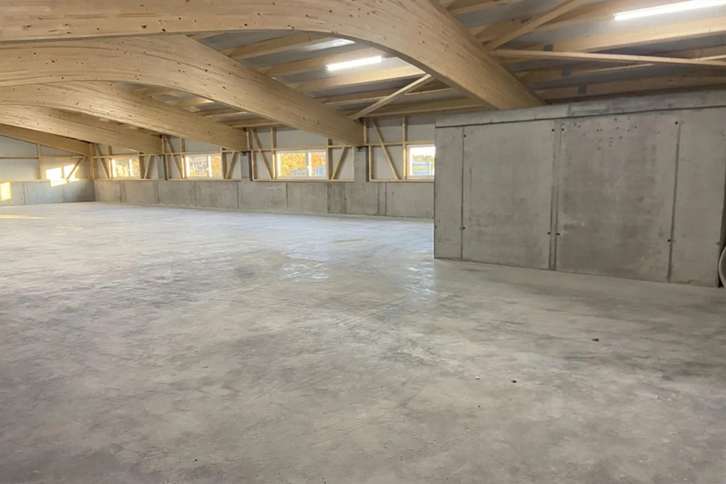 Salle commerciale au 1er étage - Photo 7 sur 8
