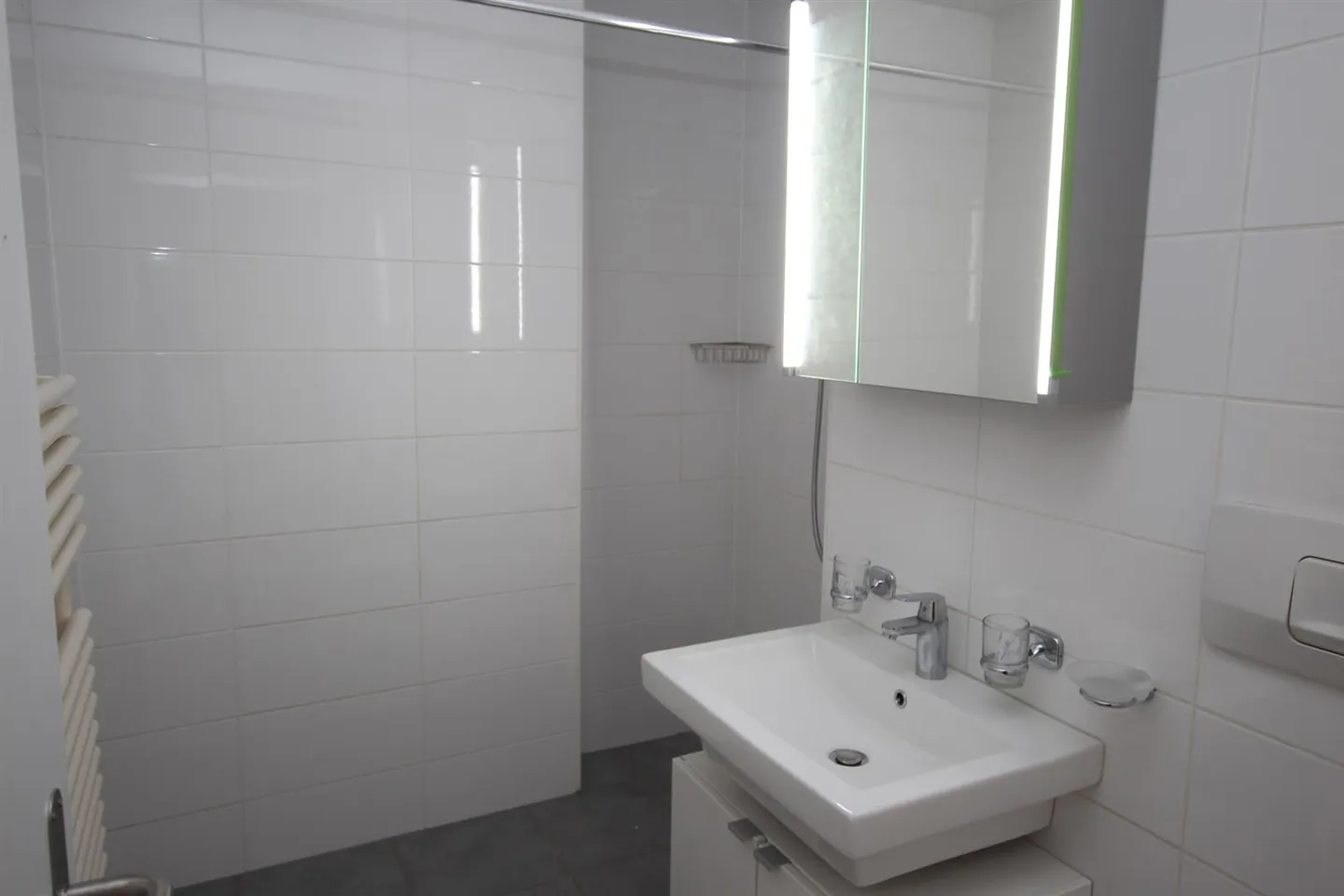 Charming Apartment Near Lake - Photo 4 of 6