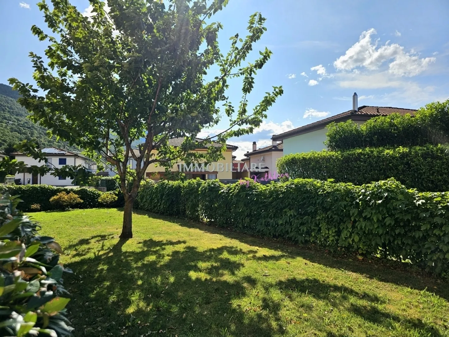 Luminoso appartamento con balcone coperto e due parcheggi - Foto 10 di 12