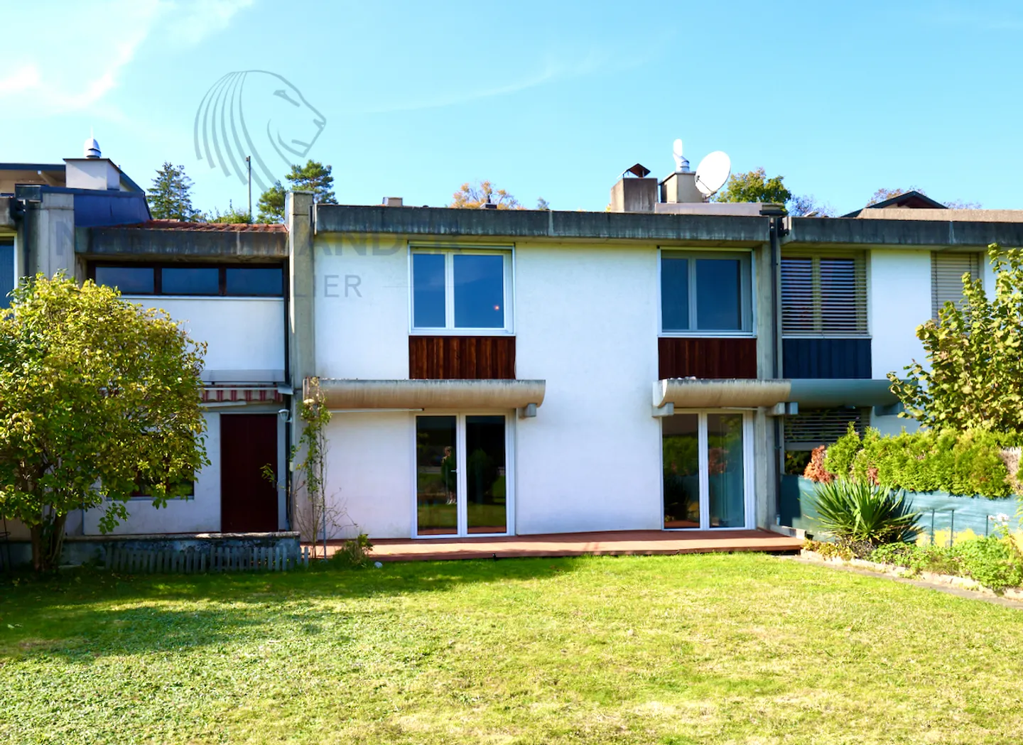 Stepped house for sale - Photo 1 of 14