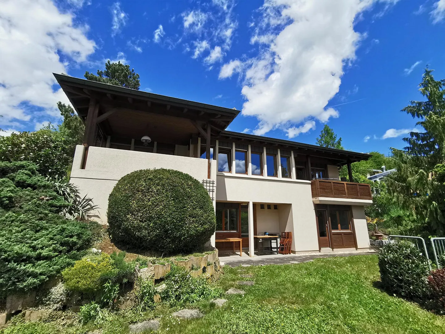 Ampia casa unifamiliare di 6 stanze con doppio garage, con vista panoramica - Foto 1 di 26