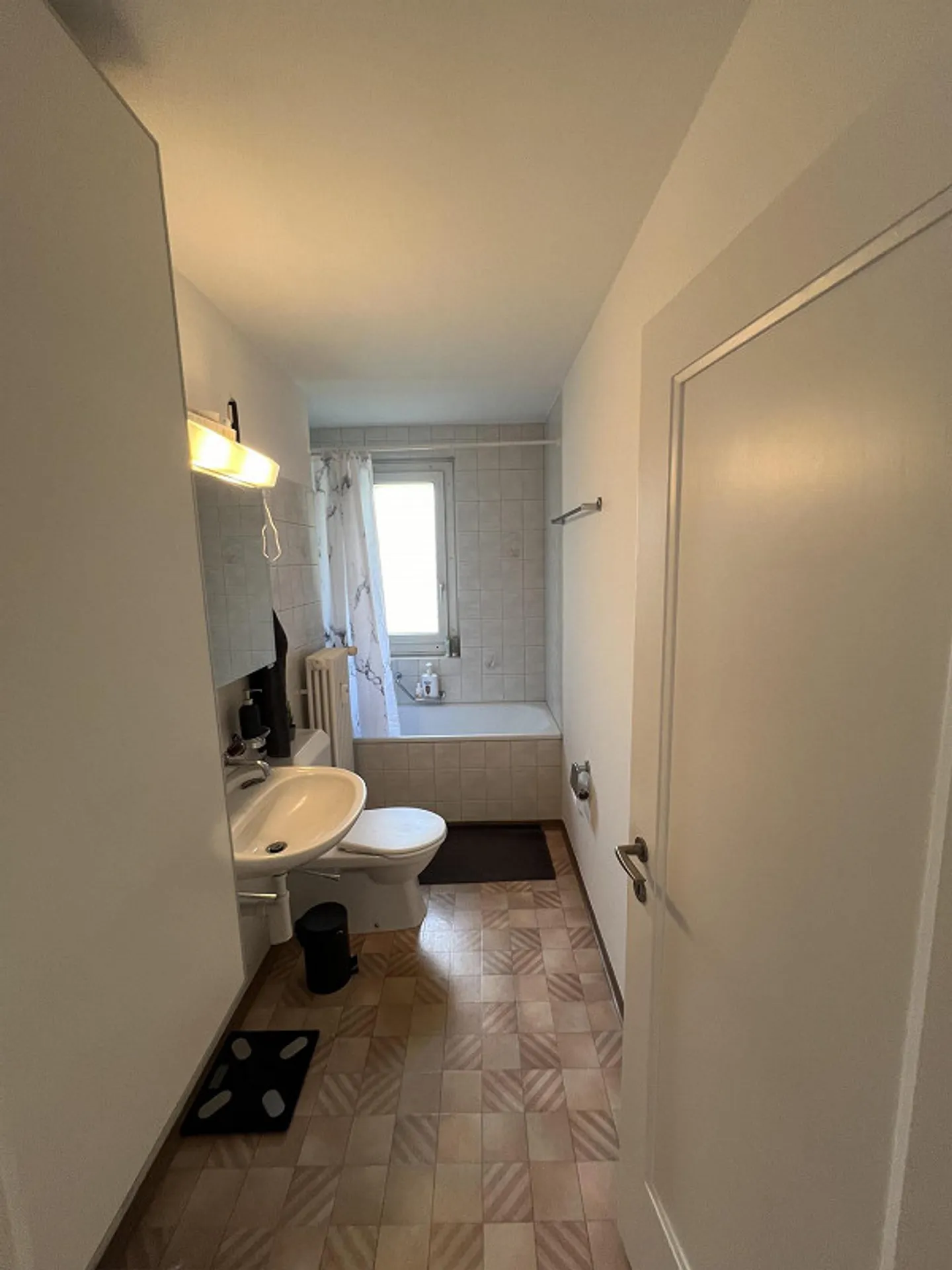 Appartamento arredato con 3 stanze e balcone in subaffitto (3 mesi) - Foto 10 di 11