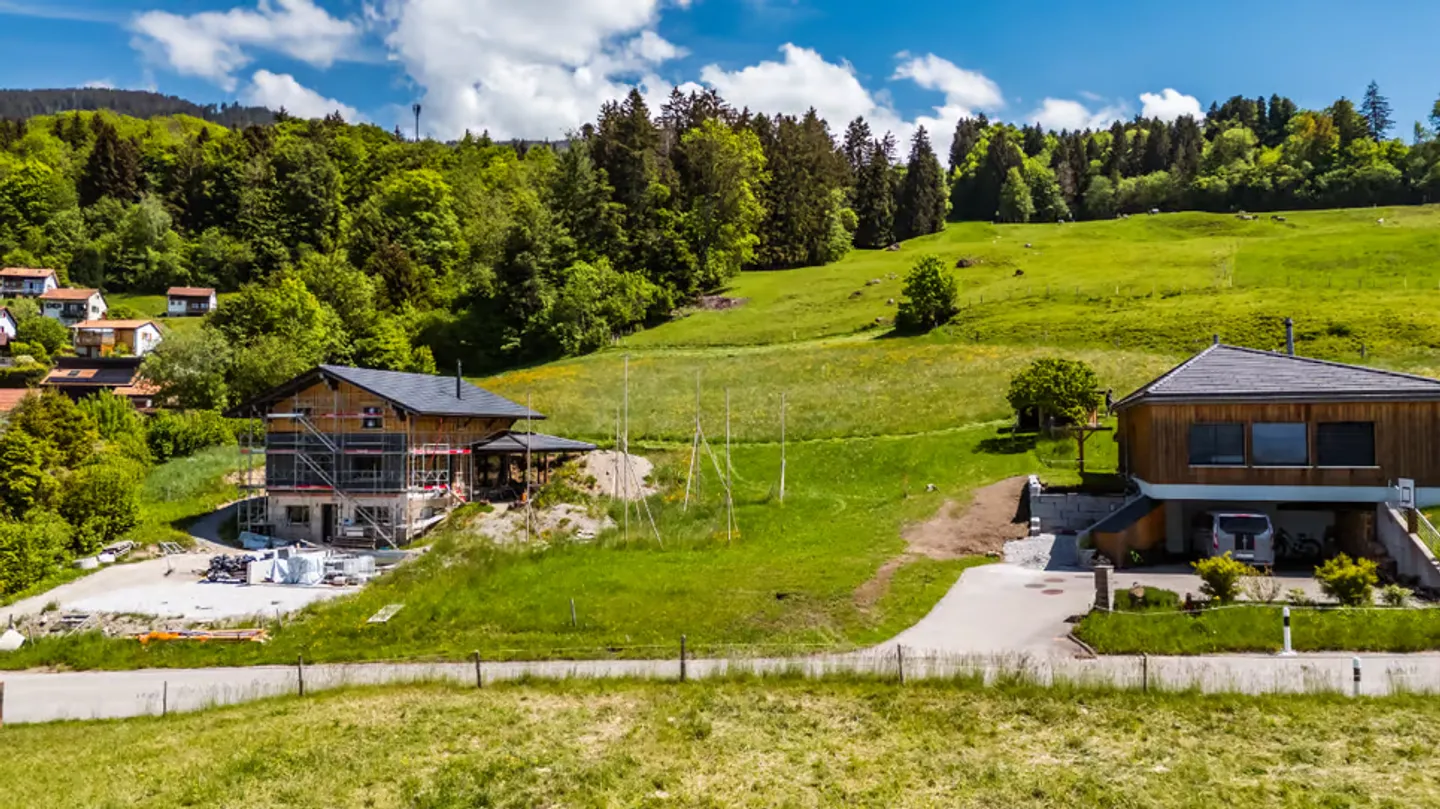 Hängendes Grundstück zwischen See und Bergen, mit Baugenehmigung - Foto 4 von 9
