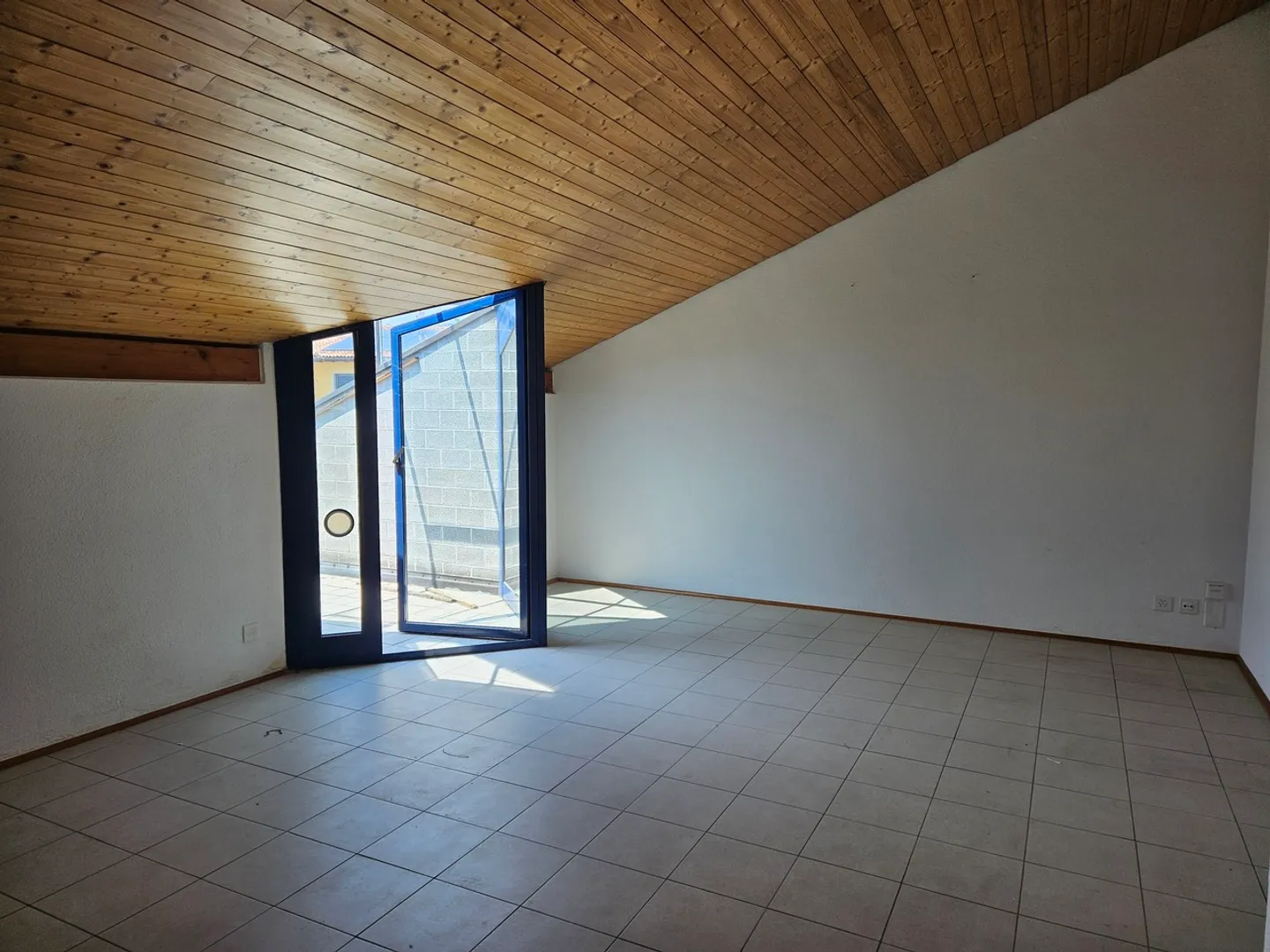 Schöne 2,5-Zimmer-Wohnung in sehr ruhiger, praktischer Lage - oberste Etage - Foto 10 von 11