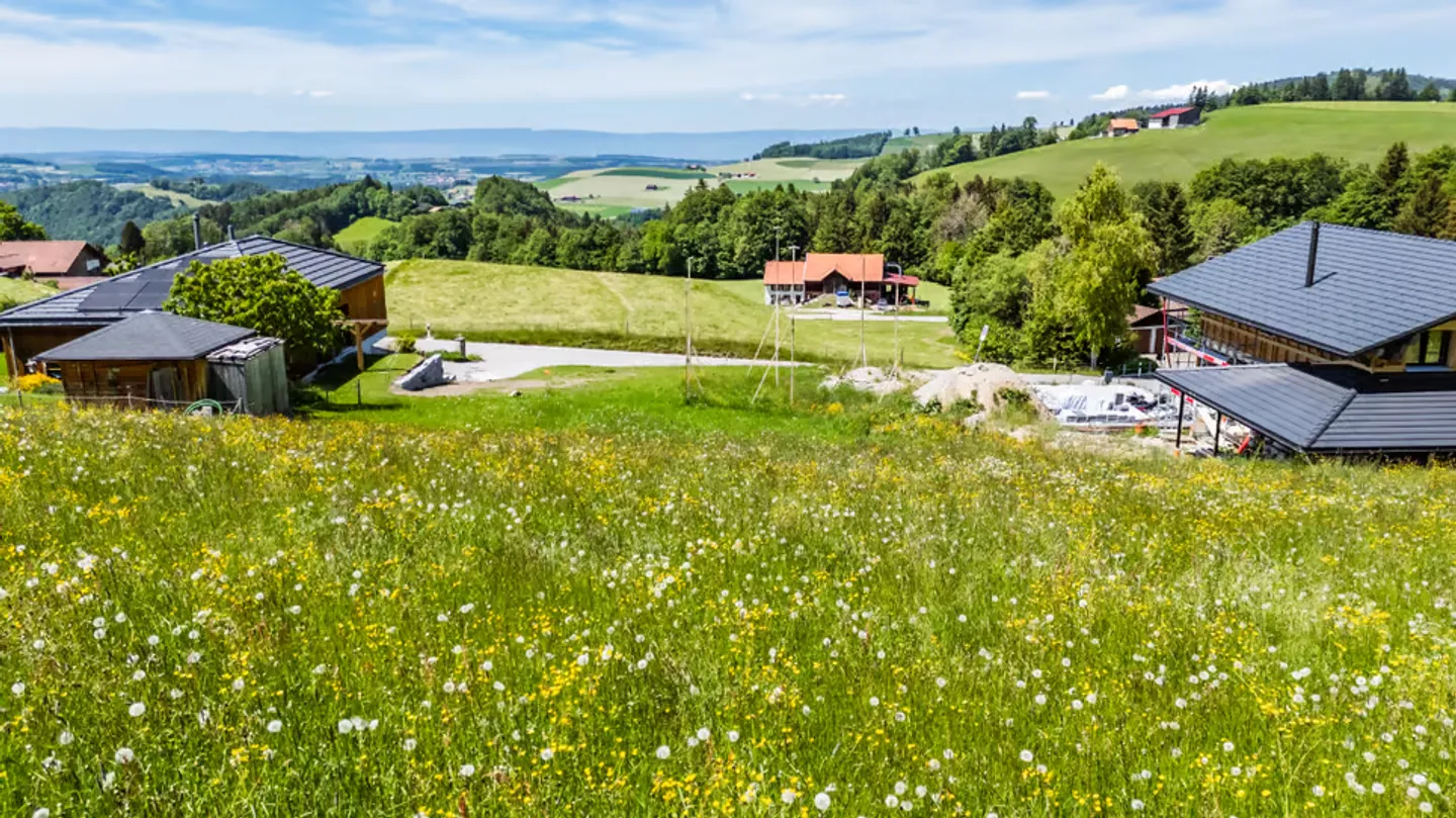 Hängendes Grundstück zwischen See und Bergen, mit Baugenehmigung - Foto 7 von 9