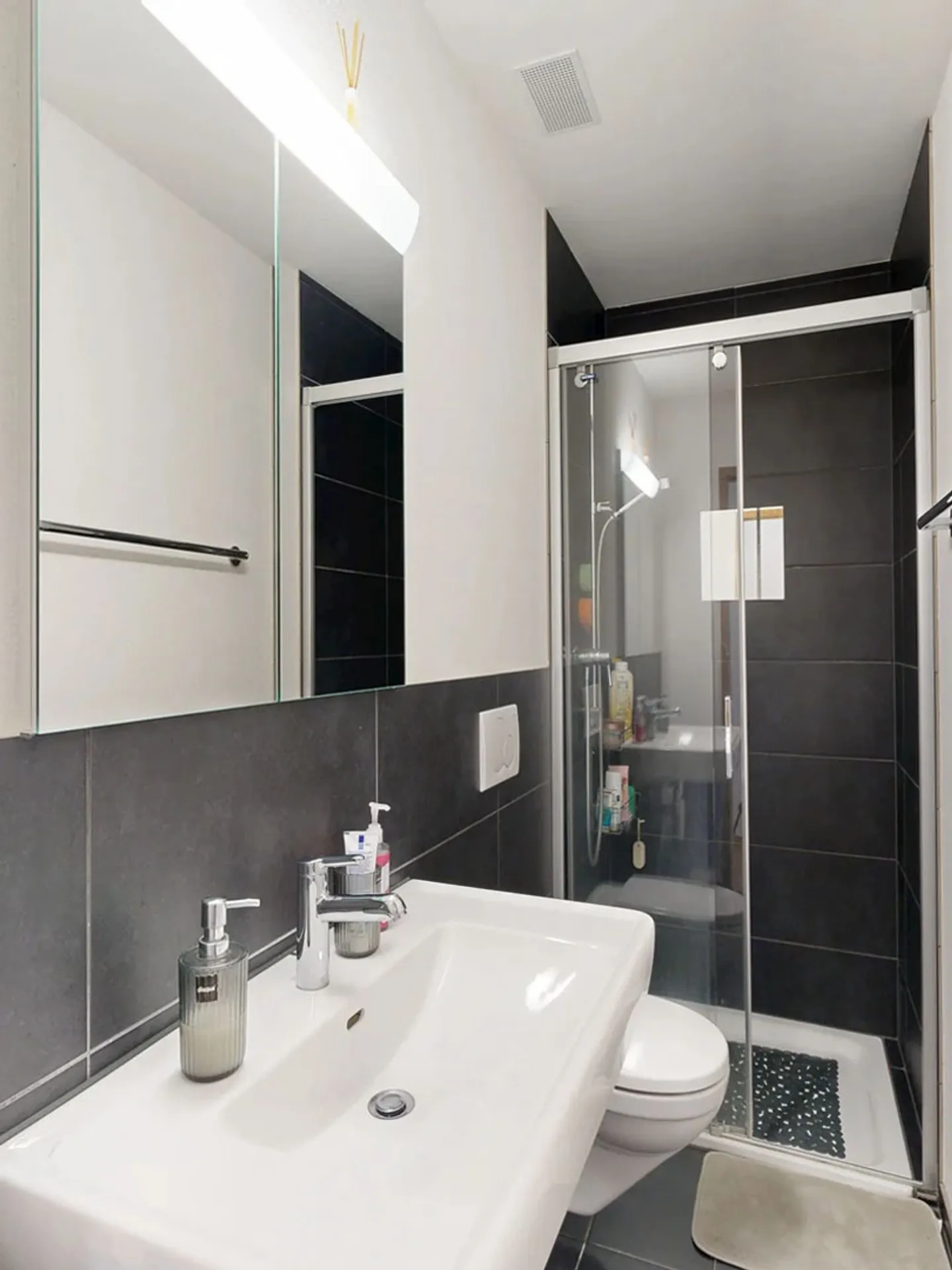 Bungalow moderno con balcone - Foto 10 di 13