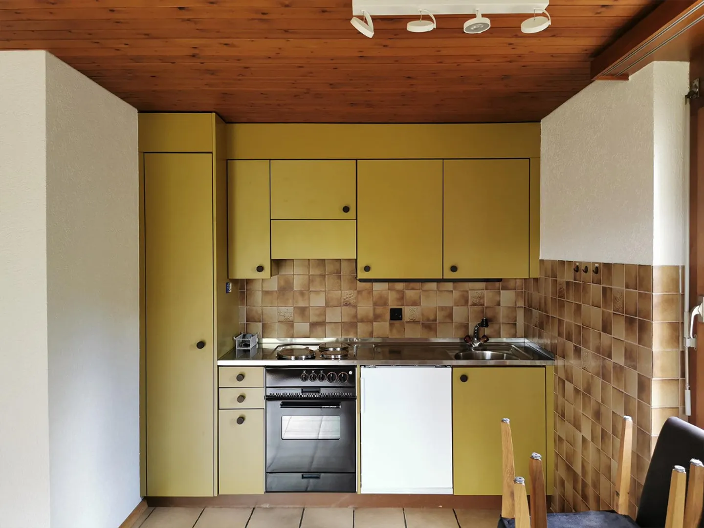 Ampia casa unifamiliare di 6 stanze con doppio garage, con vista panoramica - Foto 8 di 26