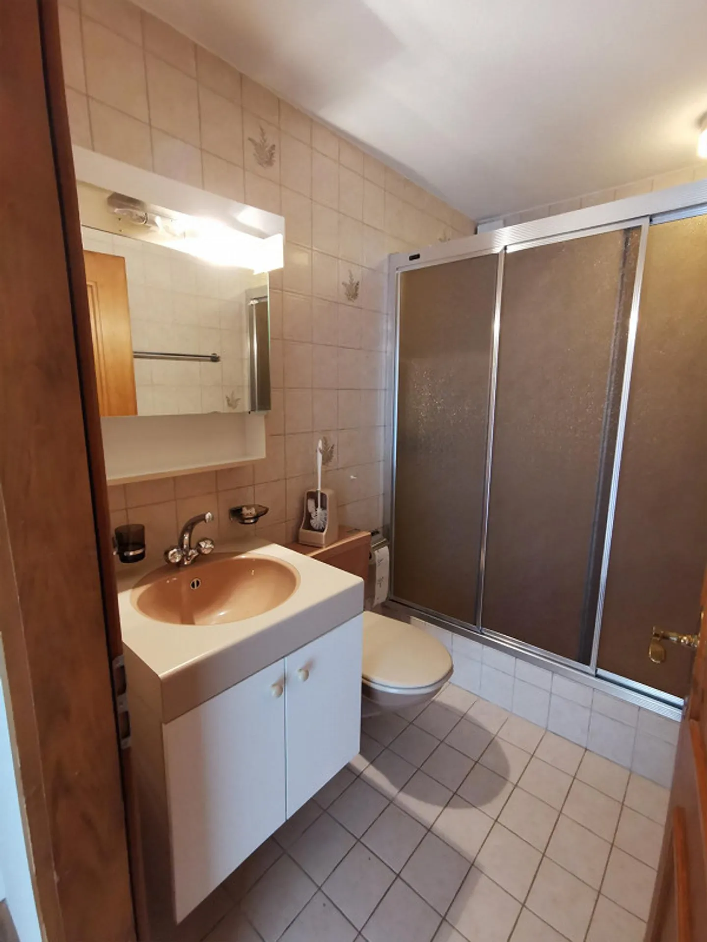 Ampia casa unifamiliare di 6 stanze con doppio garage, con vista panoramica - Foto 9 di 26