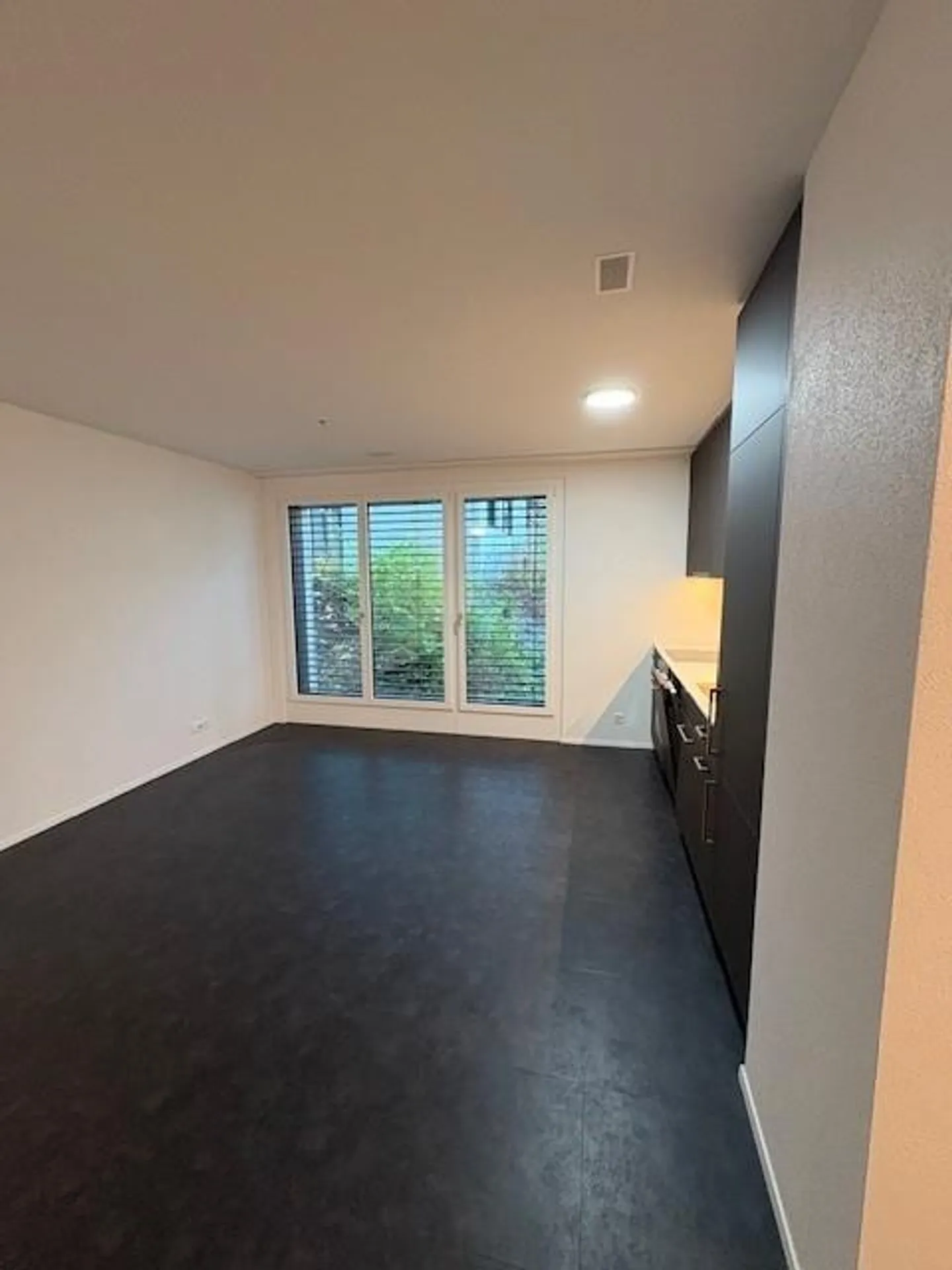 Kreativer Atelierraum zu Vermieten - Foto 2 von 6