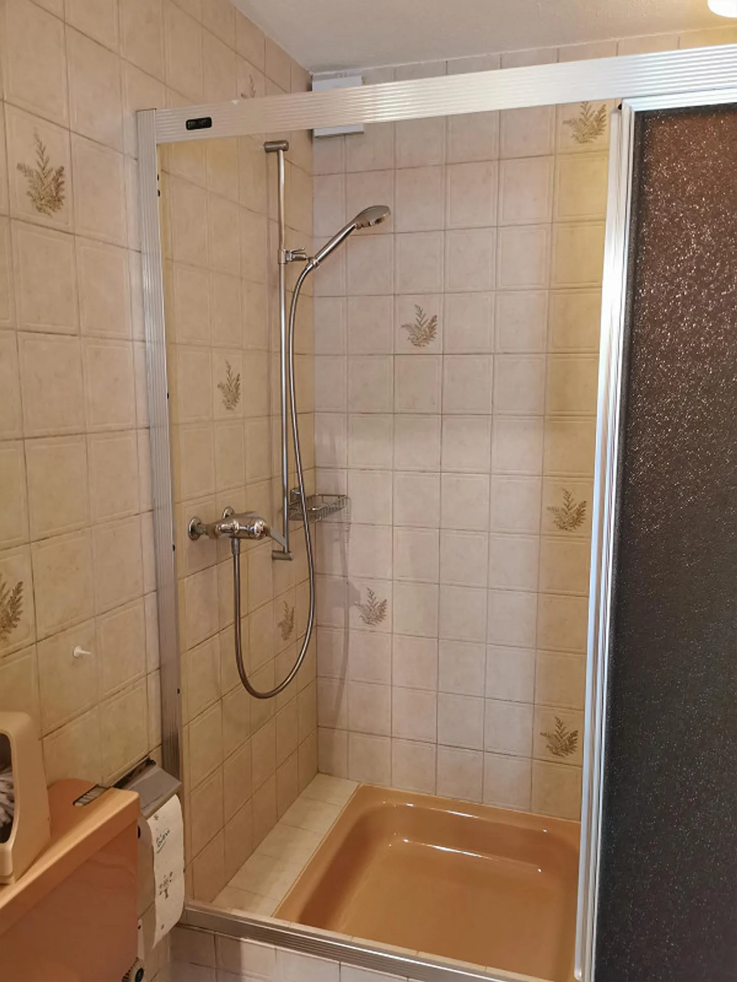 Ampia casa unifamiliare di 6 stanze con doppio garage, con vista panoramica - Foto 10 di 26