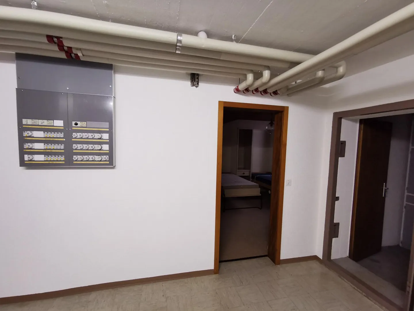 Ampia casa unifamiliare di 6 stanze con doppio garage, con vista panoramica - Foto 12 di 26