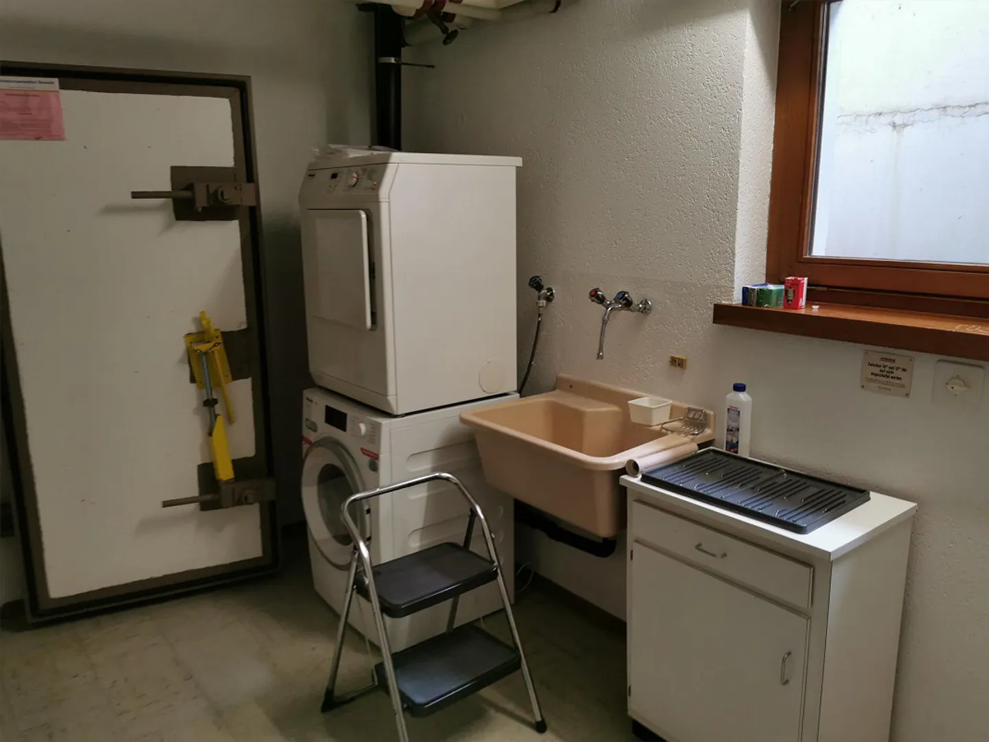 Ampia casa unifamiliare di 6 stanze con doppio garage, con vista panoramica - Foto 14 di 26