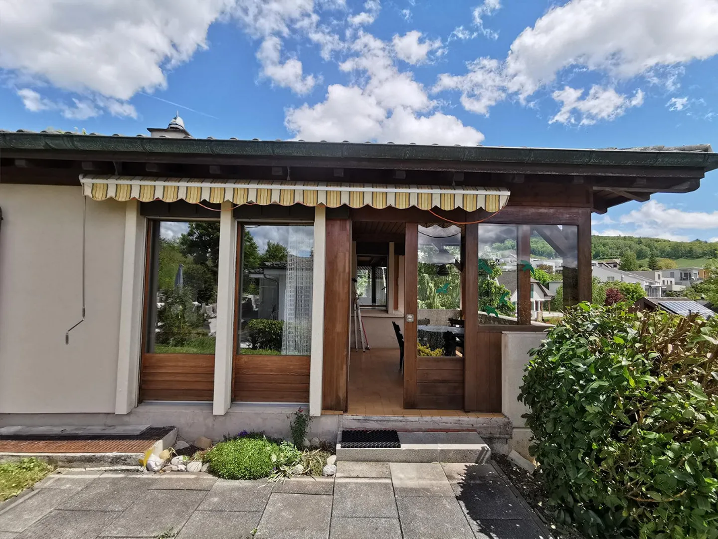 Ampia casa unifamiliare di 6 stanze con doppio garage, con vista panoramica - Foto 17 di 26