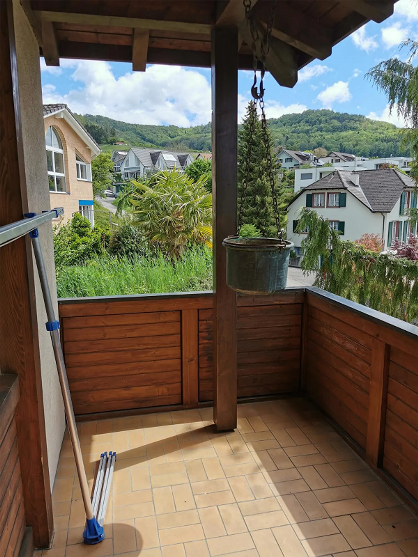 Ampia casa unifamiliare di 6 stanze con doppio garage, con vista panoramica - Foto 19 di 26