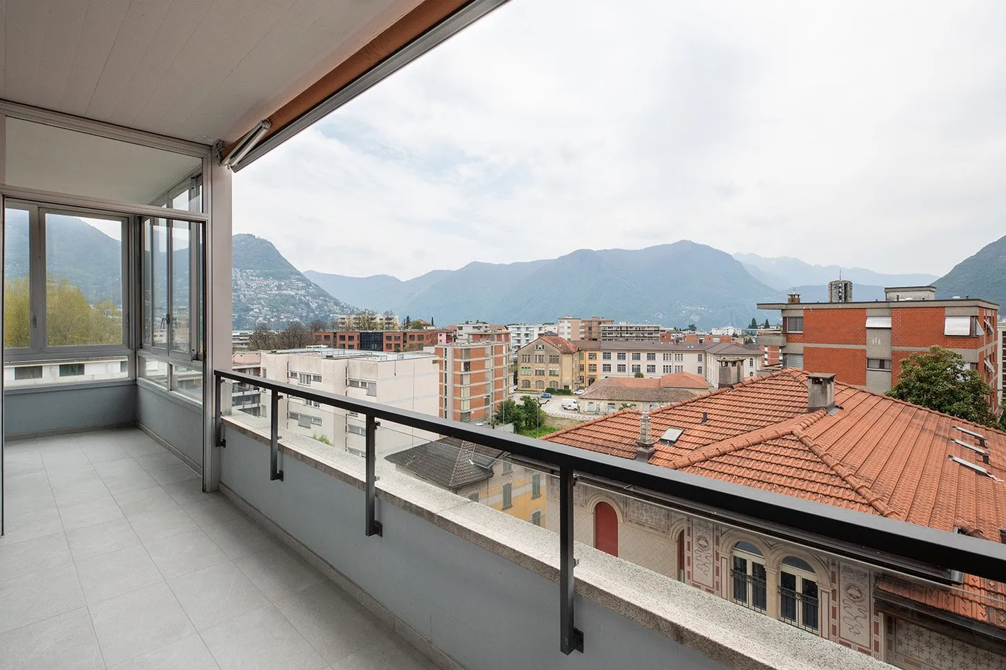 Attique avec 6,5 pièces et vue panoramique sur la ville de Lugano - Photo 7 sur 17