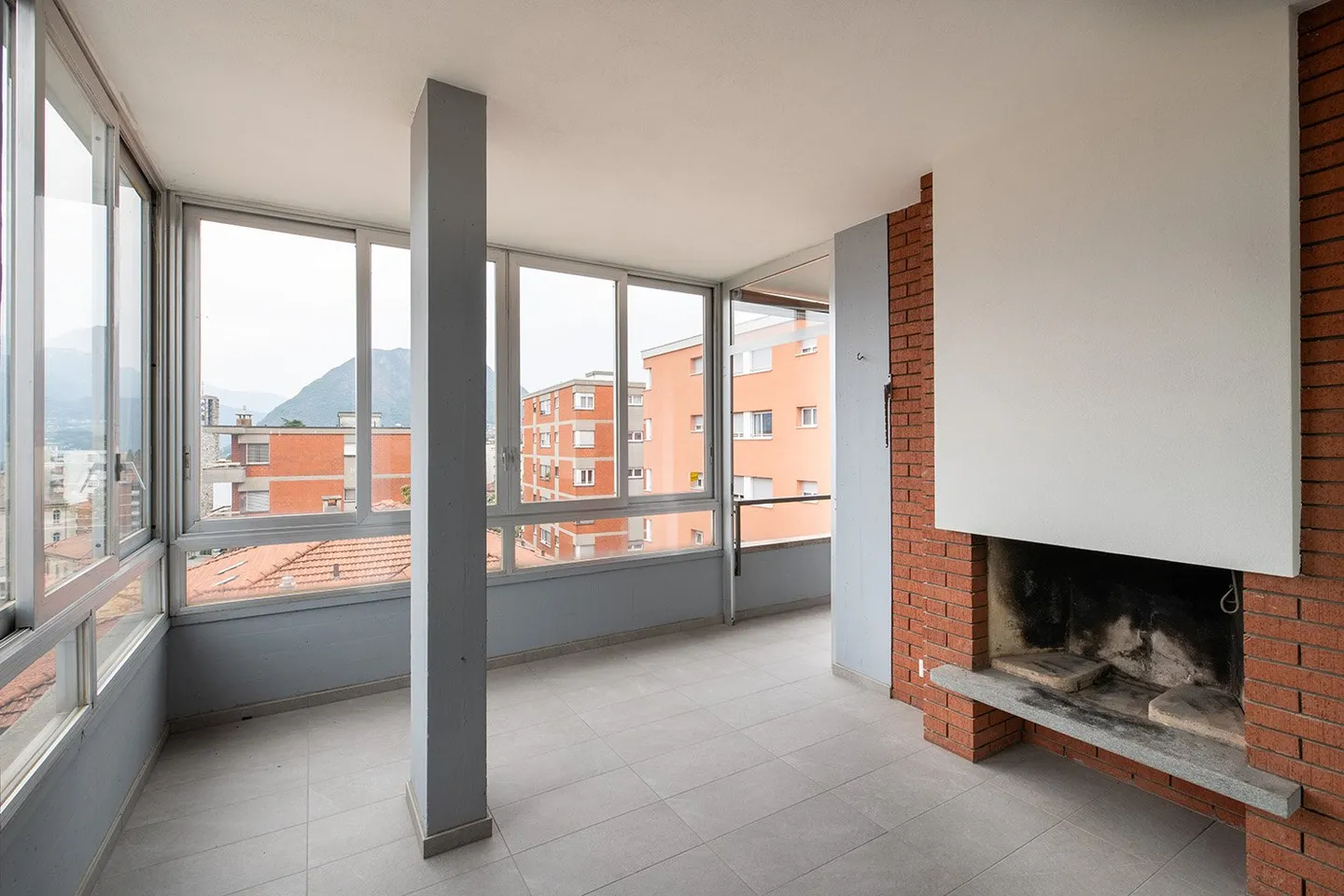 Attique avec 6,5 pièces et vue panoramique sur la ville de Lugano - Photo 8 sur 17