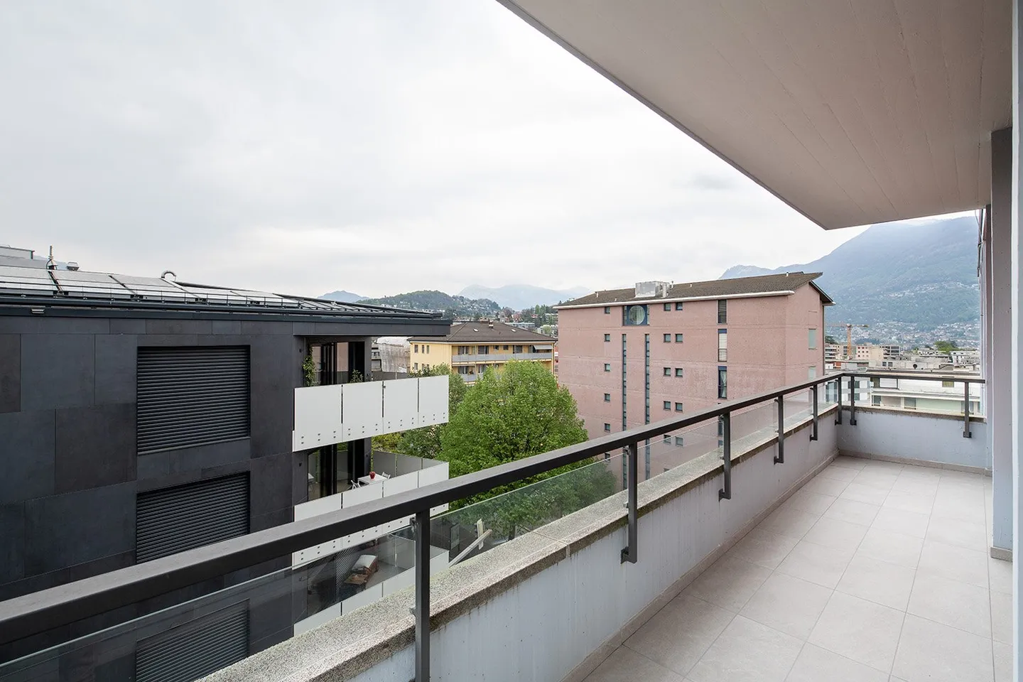 Attique avec 6,5 pièces et vue panoramique sur la ville de Lugano - Photo 9 sur 17
