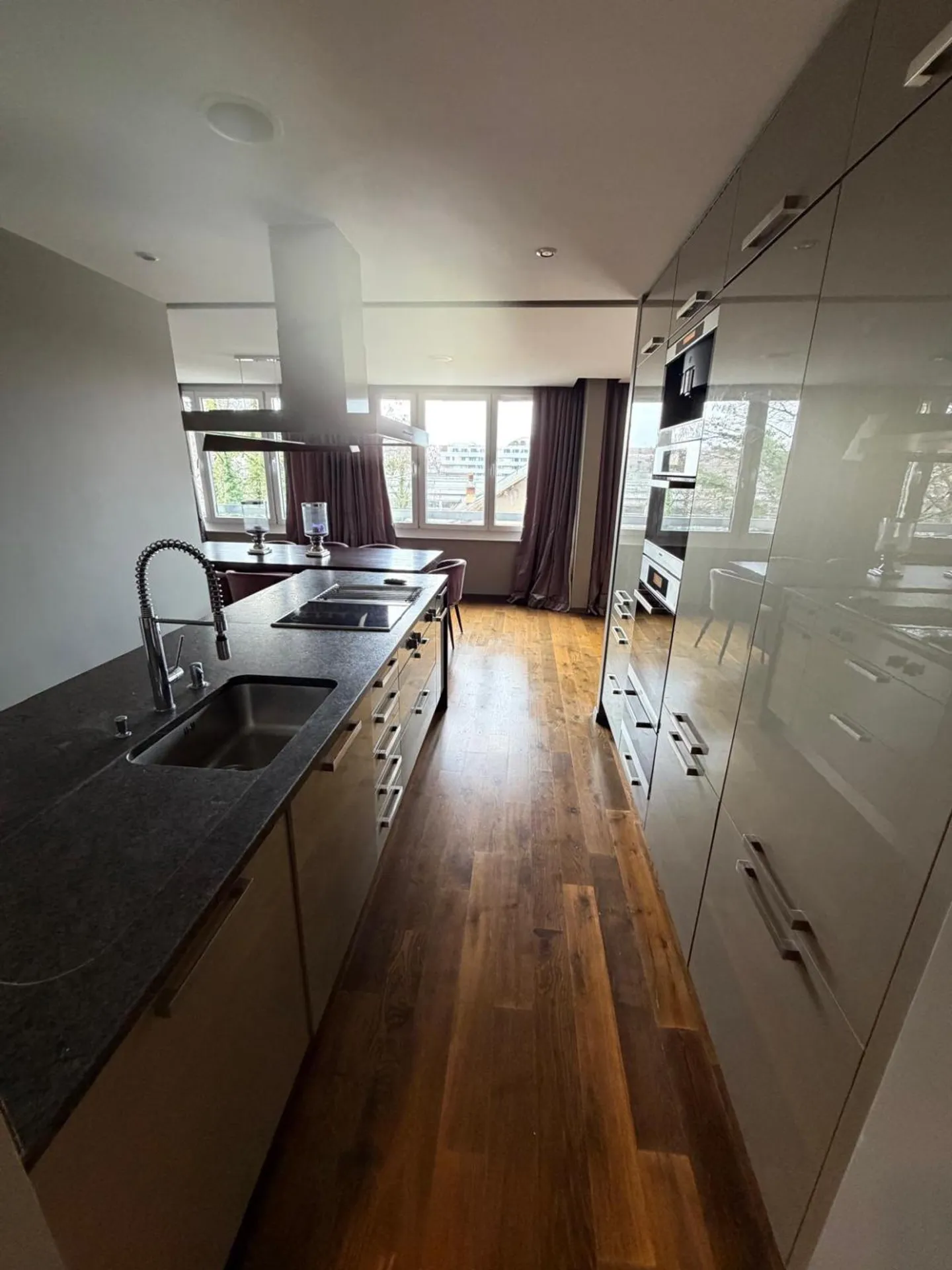 Appartement spacieux de 6 pièces - Photo 6 sur 22