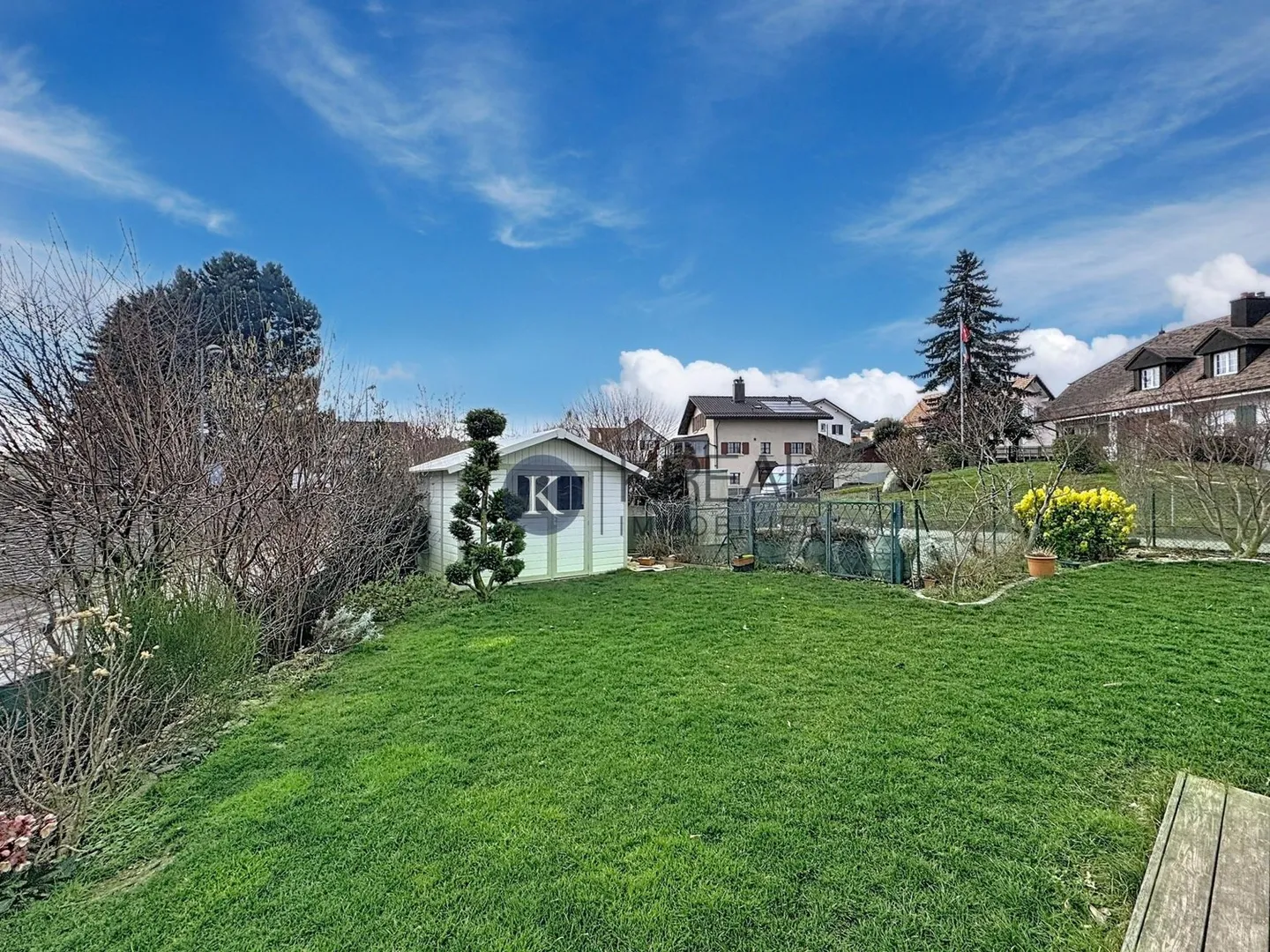 YENS - Beautiful terraced house with 5.5 rooms, garden and terraces - Photo 12 of 13