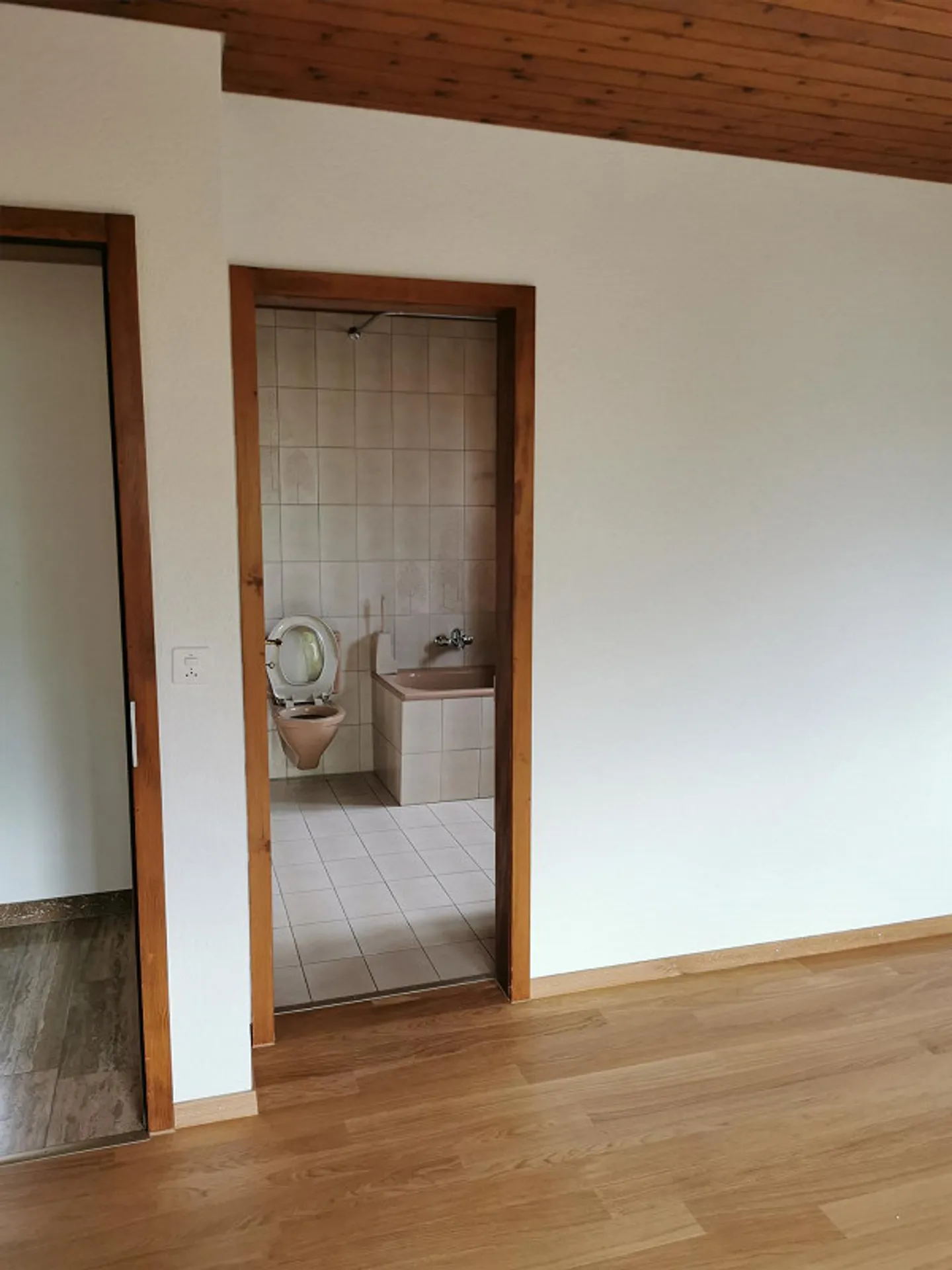 Ampia casa unifamiliare di 6 stanze con doppio garage, con vista panoramica - Foto 25 di 26