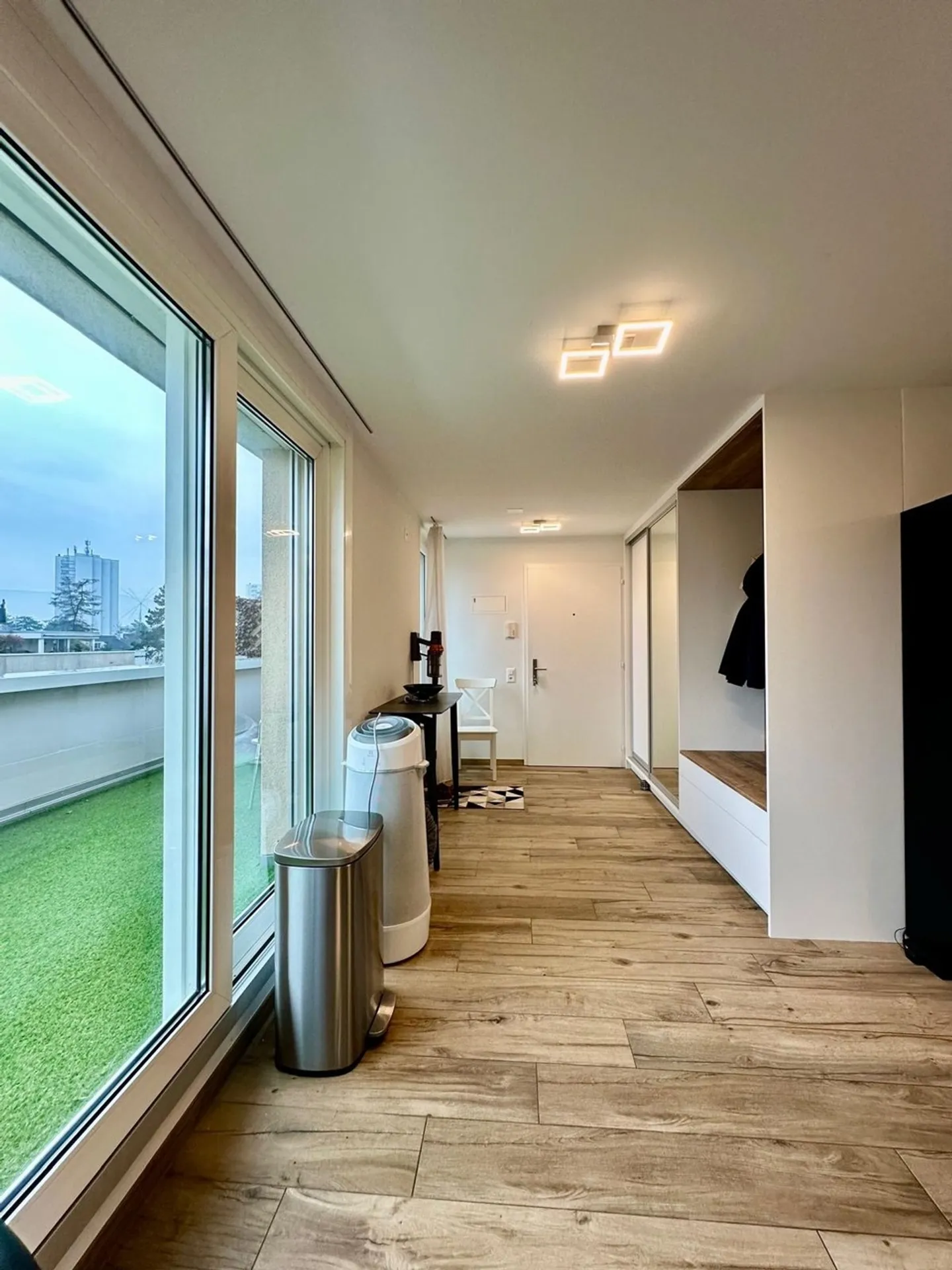 Modern penthouse apartment with large terrace and view - Photo 5 of 12