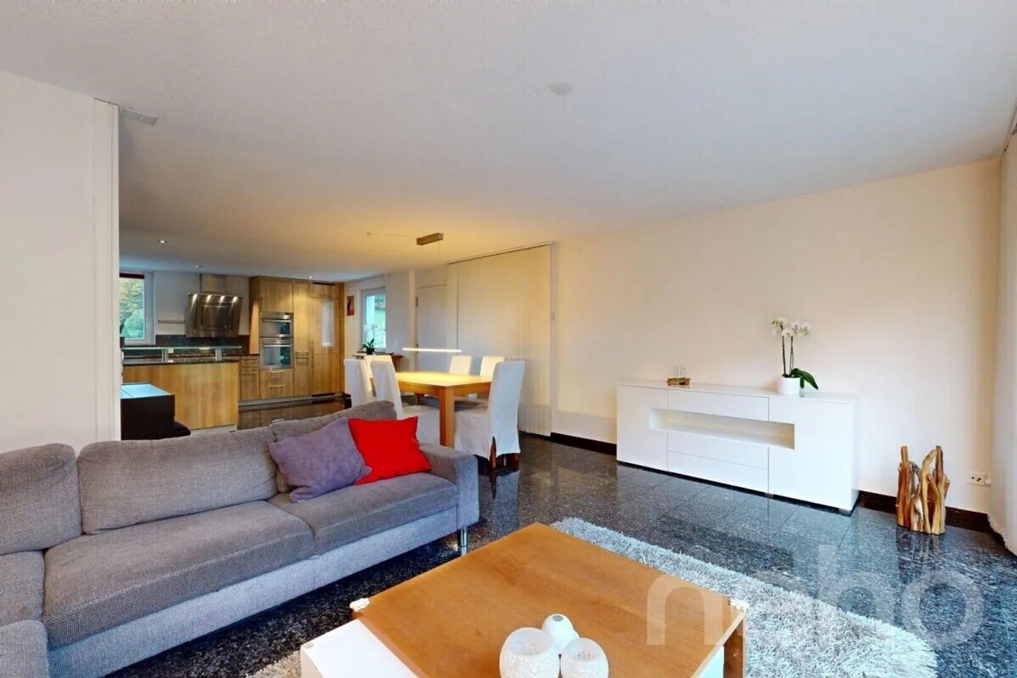 Family-friendly home with plenty of space, sunshine, and proximity to the city - Photo 4 of 12