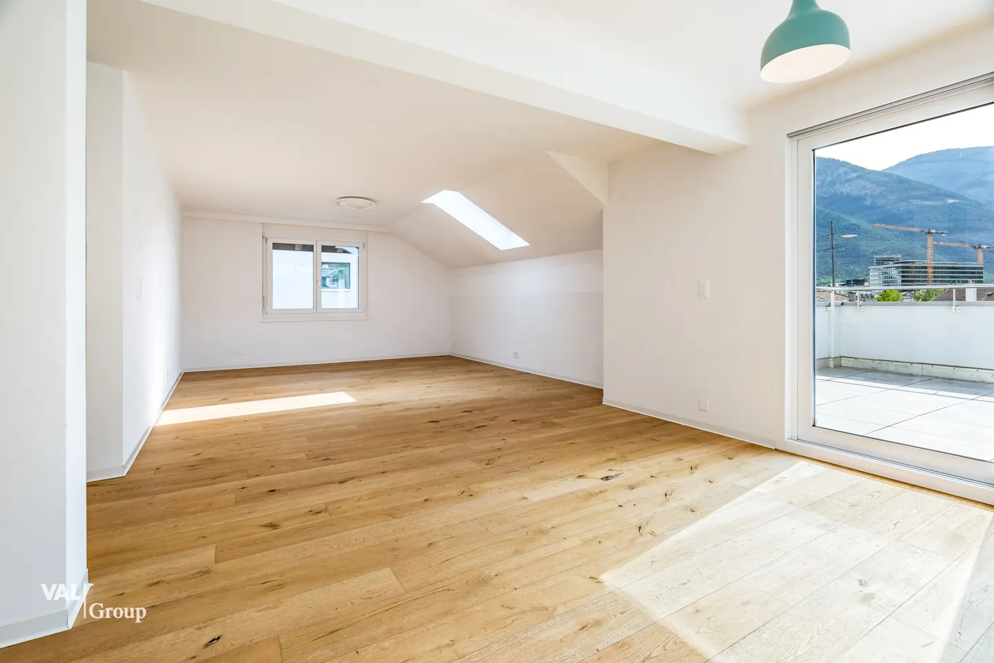 Esclusivo appartamento attico di 5,5 stanze con grande balcone nella migliore posizione a Naters - Foto 1 di 14