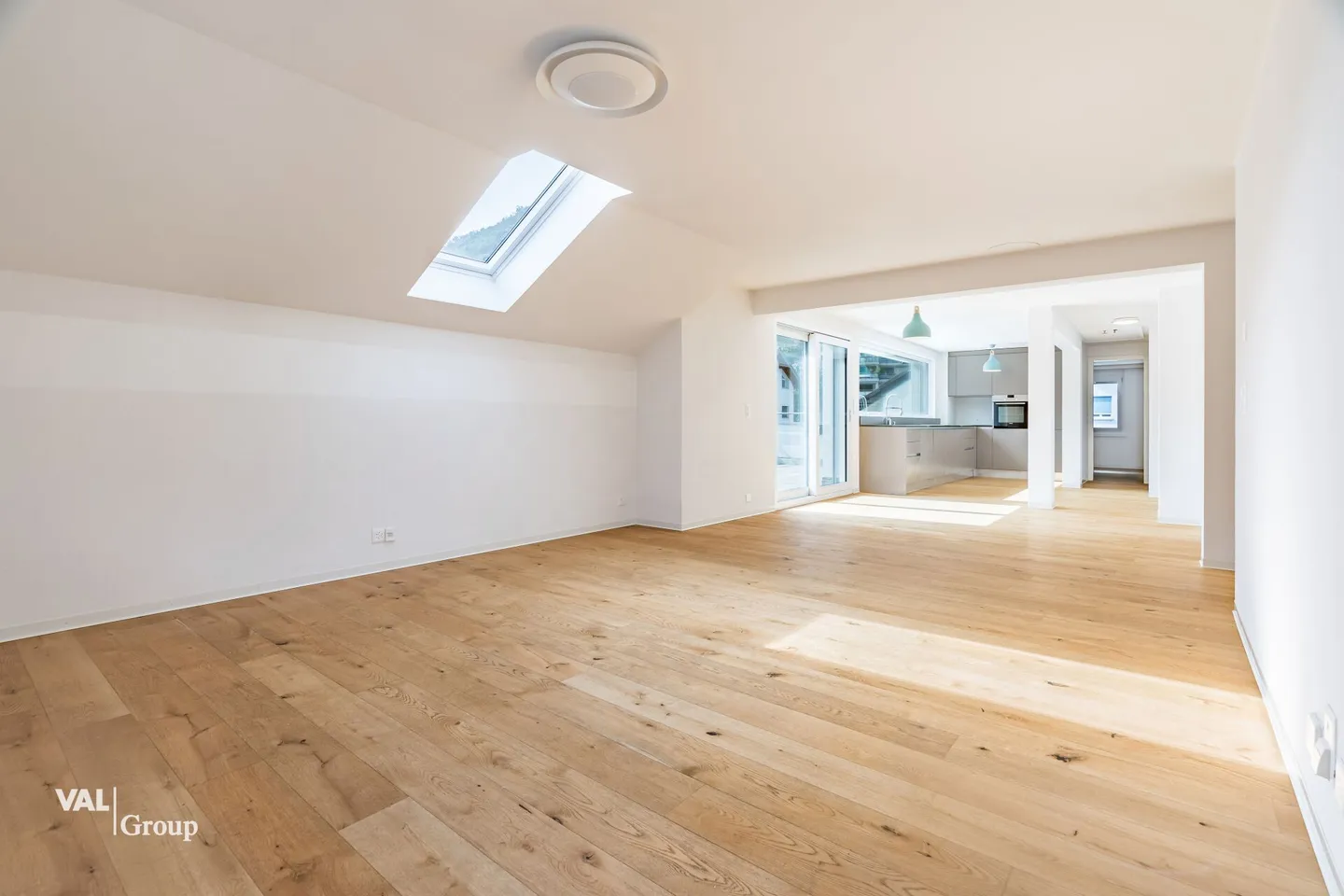 Esclusivo appartamento attico di 5,5 stanze con grande balcone nella migliore posizione a Naters - Foto 4 di 14