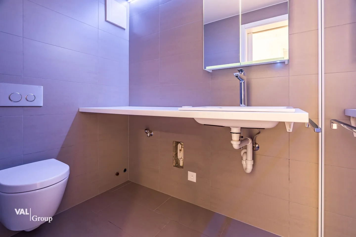 Esclusivo appartamento attico di 5,5 stanze con grande balcone nella migliore posizione a Naters - Foto 12 di 14