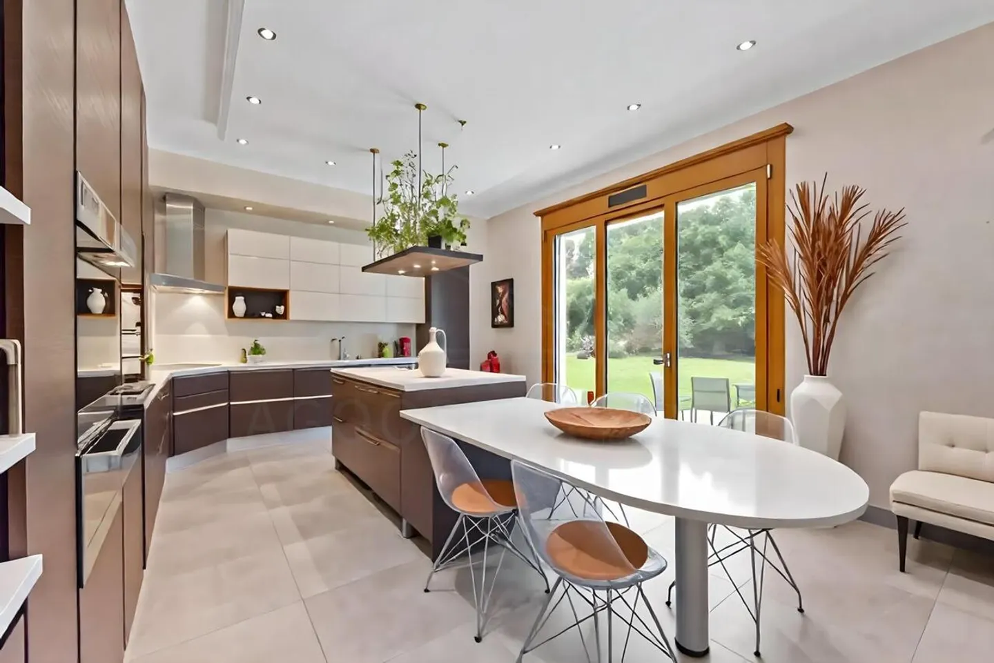 Magnifique maison principale à Versoix avec maison annexe dans un cadre verdoyant - Photo 3 sur 9