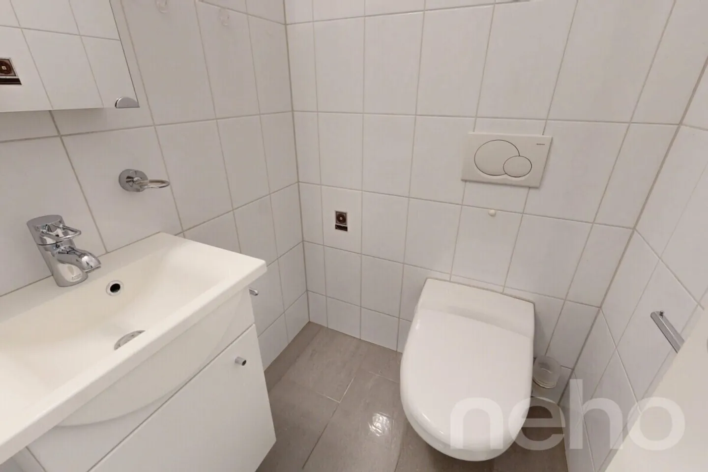 Family-friendly home with plenty of space, sunshine, and proximity to the city - Photo 11 of 12