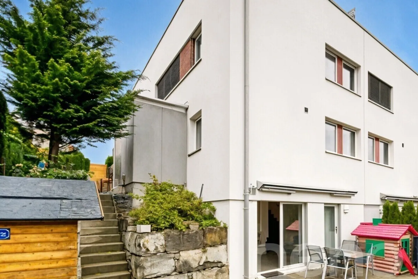 Family-friendly home with plenty of space, sunshine, and proximity to the city - Photo 12 of 12