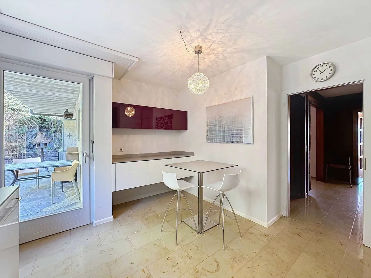 Elegant Apartment with Alpine Views - Photo 5 of 10